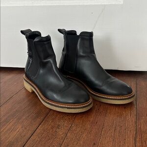 Everlane Black Italian Leather Chelsea Boots